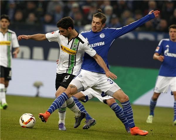 ستيندل فى مواجهة سابقة ضد شالكه