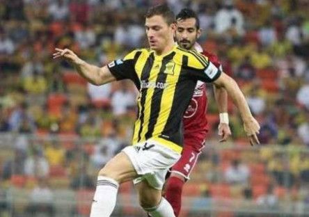 جيمس ترويسي بقميص الاتحاد