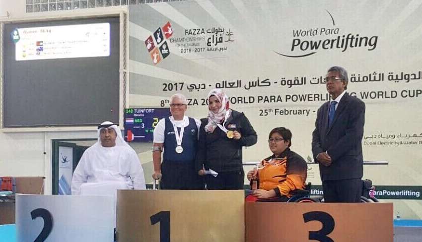 جانب من تكريم الفائزين على منصة التتويج