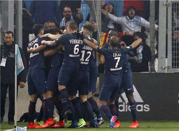 لاعبو باريس سان جيرمان