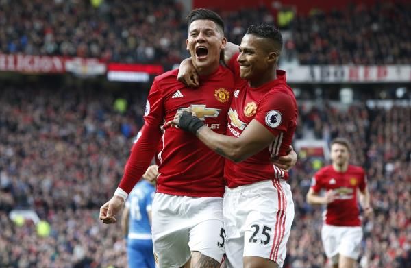 ماركوس روخو يحتفل بالهدف