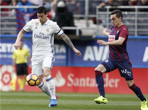 خاميس شارك أساسيا اليوم وتم استبداله بإيسكو