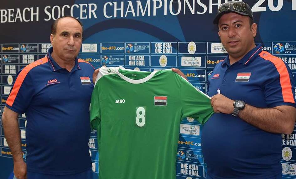 جانب من تقديم القمصان قبل المباراة