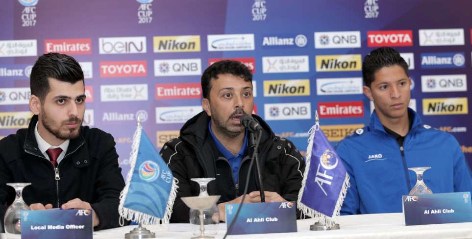 جمال محمود خلال المؤتمر الصحفي