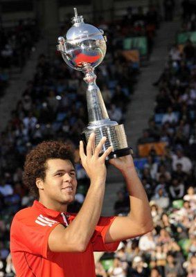 تسونجا يتوج باللقب