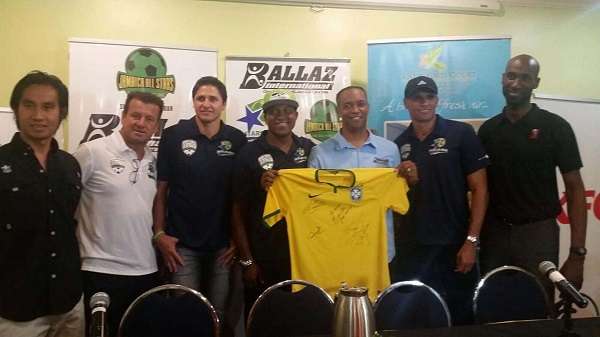 دونجا رفقة لاعبي البرازيل 