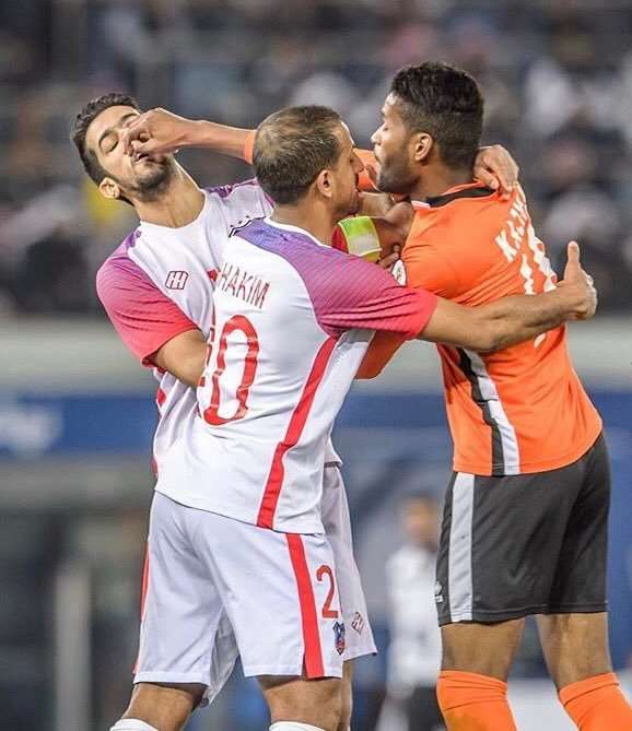 لقاء الكويت وكاظمة شهد مشاجرة بين لاعبي الفريقين