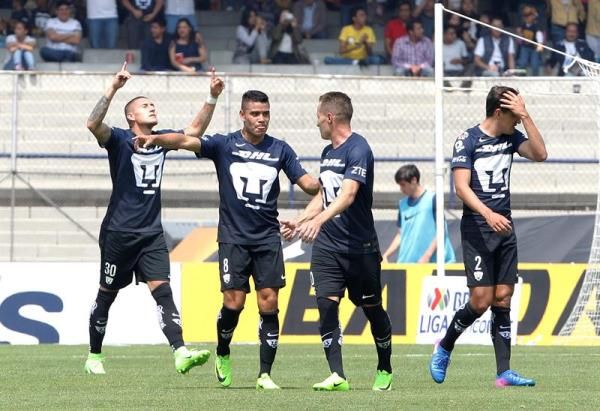 فرحة لاعبي بوماس بأحد الأهداف