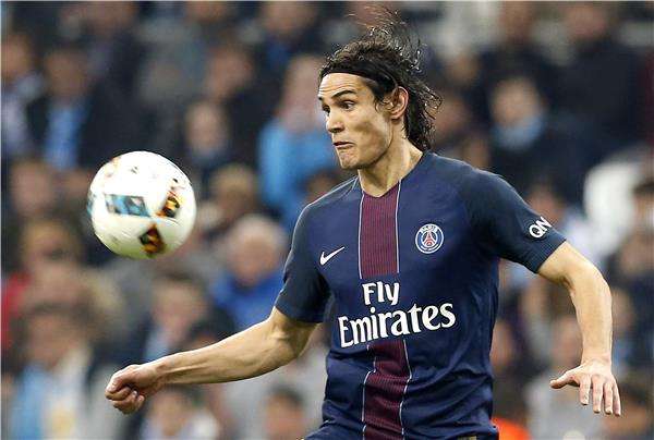 كافاني يقدم موسمًا استثنائيًا