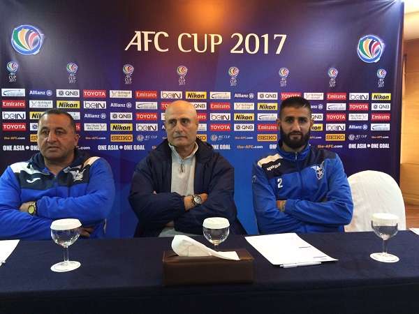 اميل رستم خلال المؤتمر الصحفي