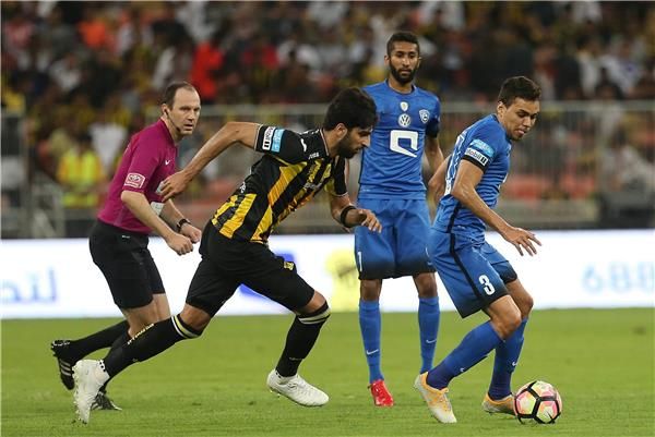 جانب من مواجهة الهلال والاتحاد