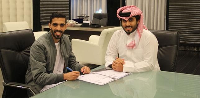 الهيدوس أثناء التوقيع على العقد الجديد