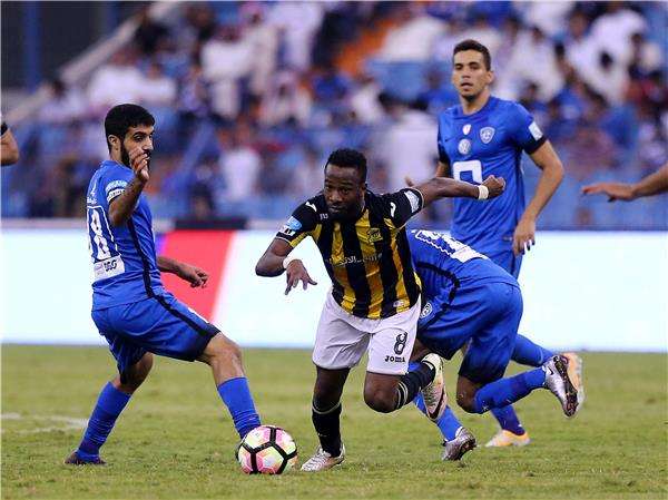 فهد المولد خلال مباراة الهلال