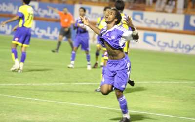 فرحة نواف العابد بالهدف الأول للهلال فر مرمى النصر - المصدر : موقع الهلال الرسمي