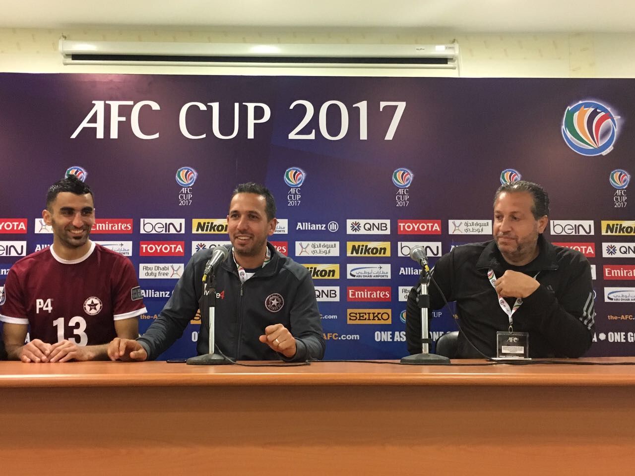 فليفل متحدثاً في المؤتمر الصحفي