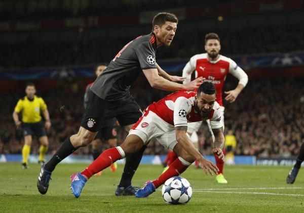 ألونسو خلال مباراة أرسنال