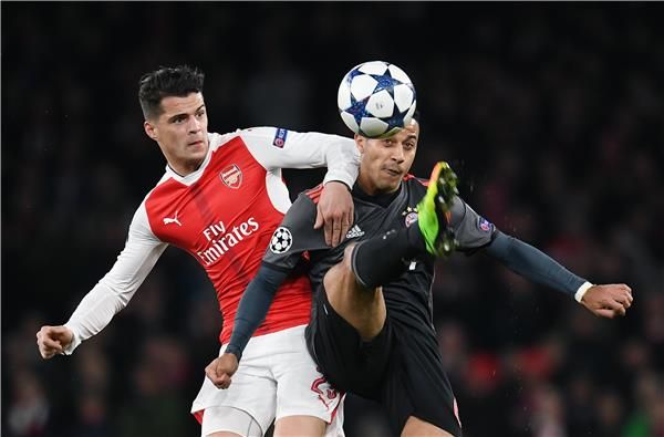 ألكانتارا خلال مباراة أرسنال