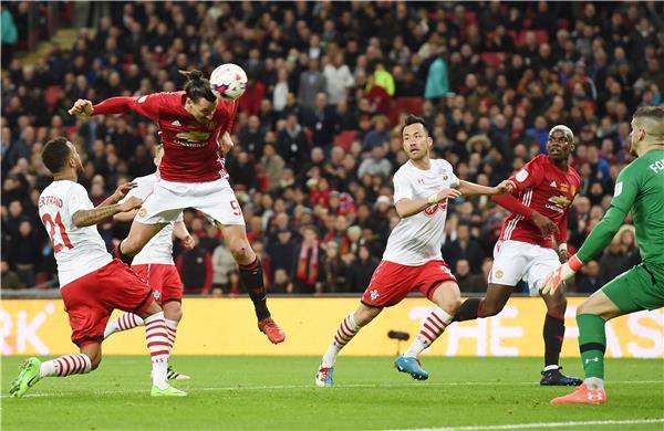 هدف إبراهيموفيتش الحاسم في نهائي كأس الرابطة