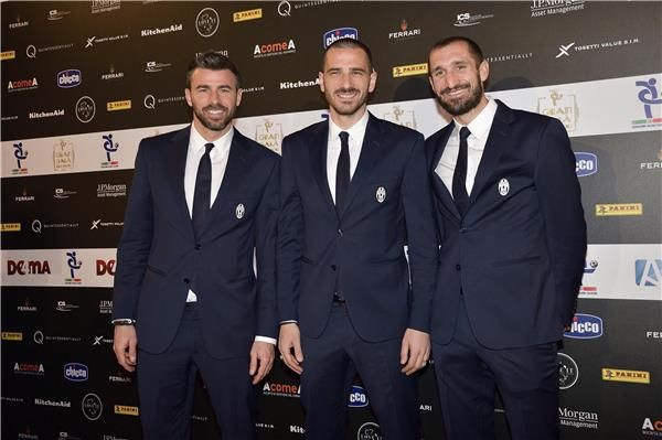 بونوتشي رفقة كيلليني وبارزالى