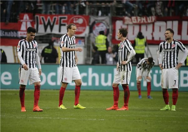 آينتراخت يعاني نقصًا شديدًا