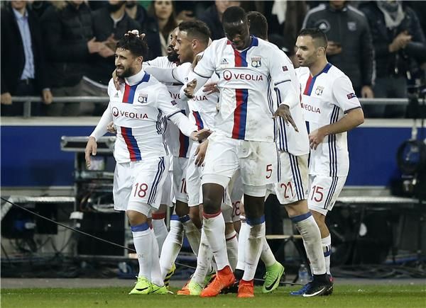 فرحة لاعبي ليون