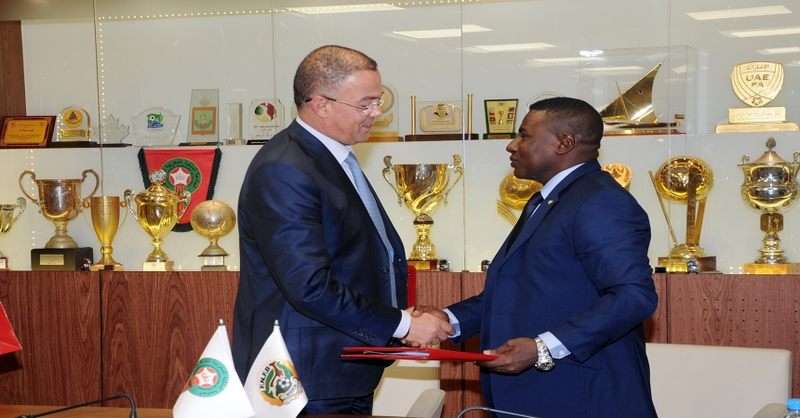 أثناء توقيع الاتفاقية