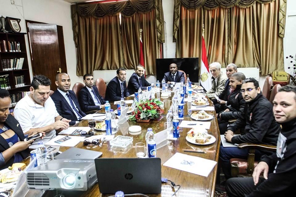 لقطة من الاجتماع الفني للمباراة