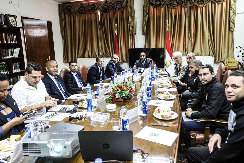 لقطة من الاجتماع الفني للمباراة