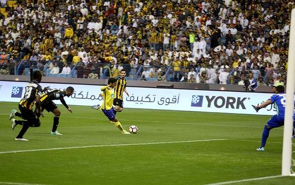 اتحاد جدة يتوج بلقب كأس ولي العهد على حساب النصر
