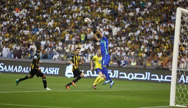 جانب من مباراة النصر والاتحاد