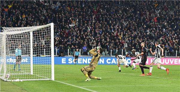 لاعبو ميلان يثورون بعد الخسارة