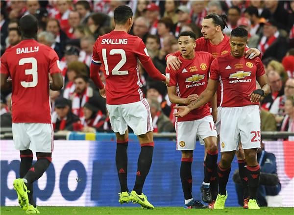 جيسي لينجارد مع زملائه في مانشستر يونايتد