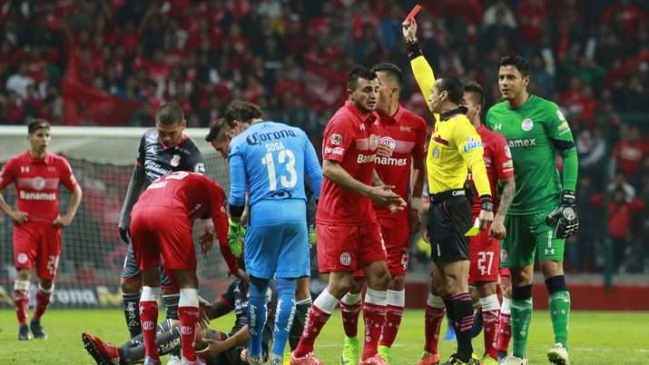 تريفيريو يقدم اعتذاره بعد تصرفه تجاه الحكم