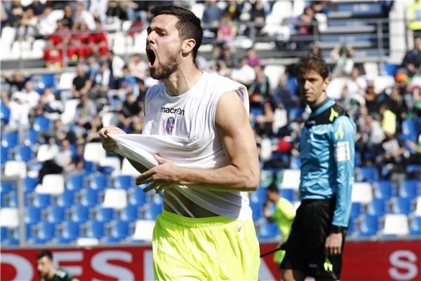 ماتيا ديسترو يحتفل بهدفه الوحيد