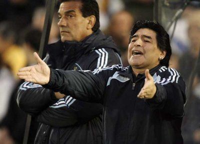 مارادونا تنفس الصعداء بعد فوز الأرجنتين