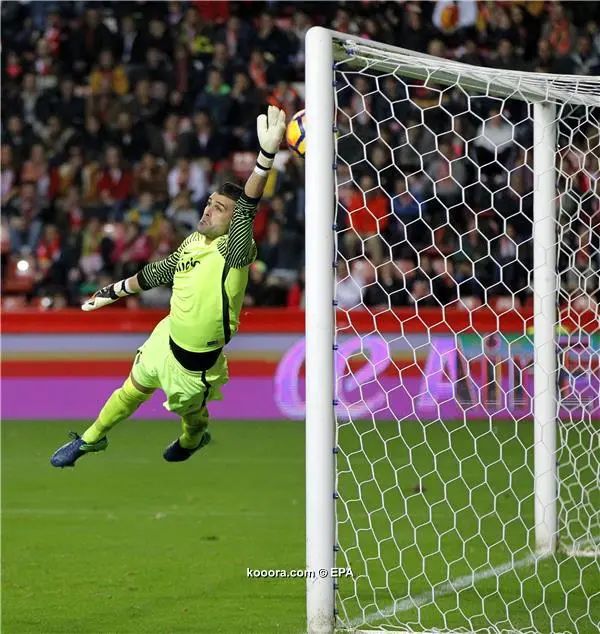 ?i=epa%2fsoccer%2f2016-11%2f2016-11-20%2f2016-11-20-05640088_epa