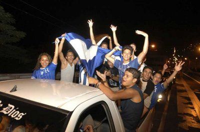 فرحة الشعب الهوندراسي بالتأهل للمونديال