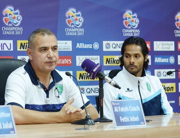  فتحي الجبال خلال المؤتمر الصحفى 