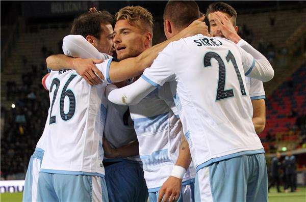 تشيرو إيموبيلي مع لاعبي لاتسيو