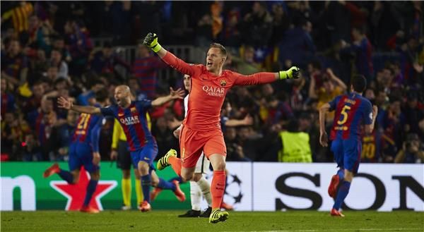 احتفال لاعبي برشلونة بالعودة التاريخية