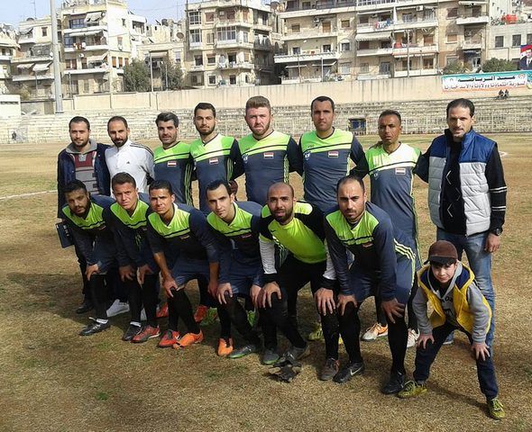 مضر الاحمد مع فريقه الشهباء