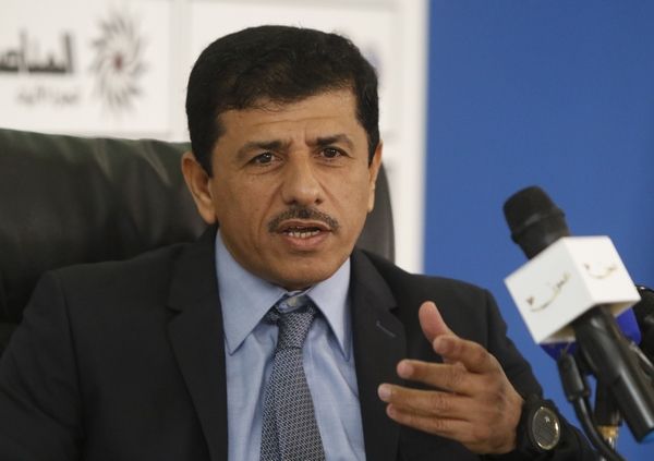 المسفر خلال حديثه بالمؤتمر الصحفي