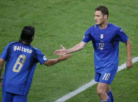 توتي و جاتوزو ( أبرز الغائبين عن اللقاء ) في بطولة كأس العالم 2006