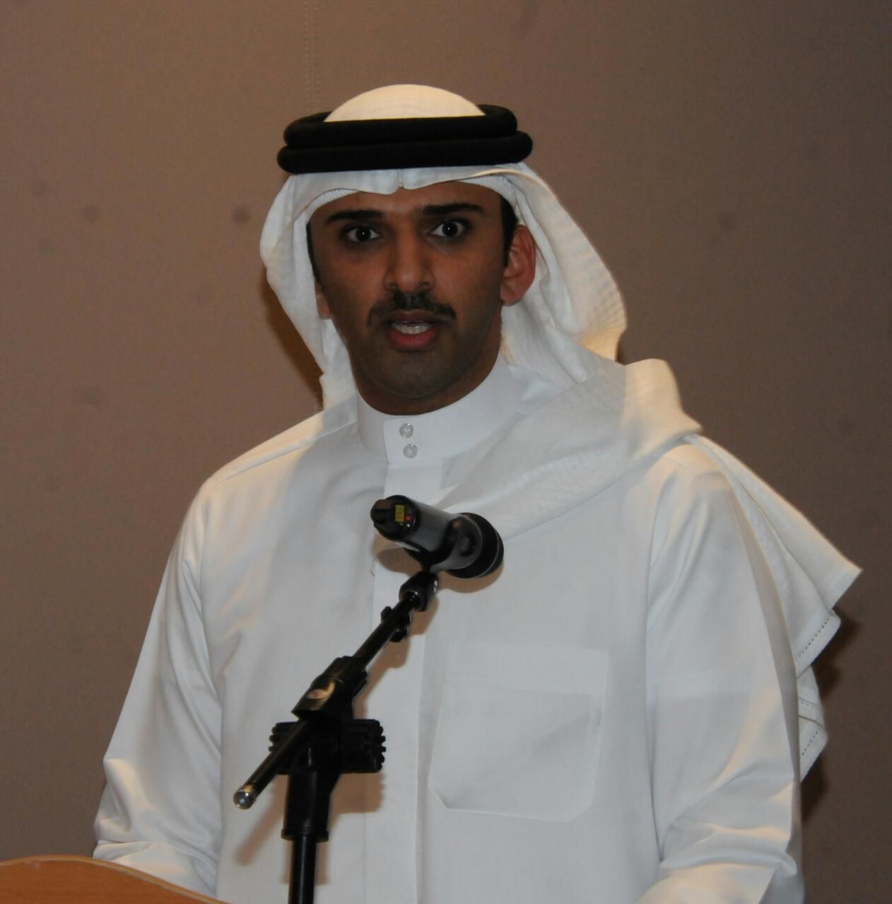 علي بن خليفة رئيس الاتحاد البحريني