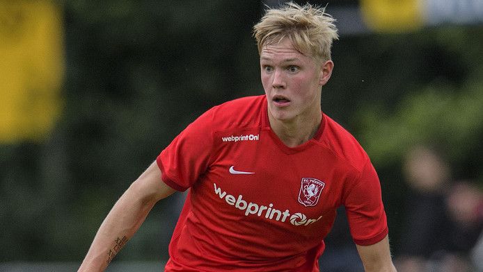  فريدريك يانسن صاحب الثنائية