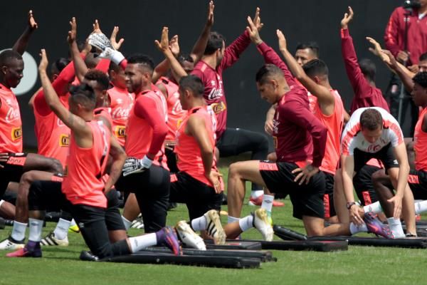 2016-11-12t170821z_1569683588_s1beumleevaa_rtrmadp_3_soccer-worldcup-per-bra_reuters