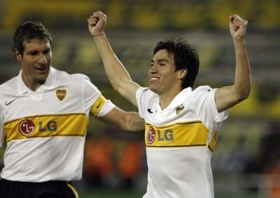 الارجنتيني نيكولاس غايتان لاعب البوكا يحتفل بأحد أهدافه في مرمة تيغري