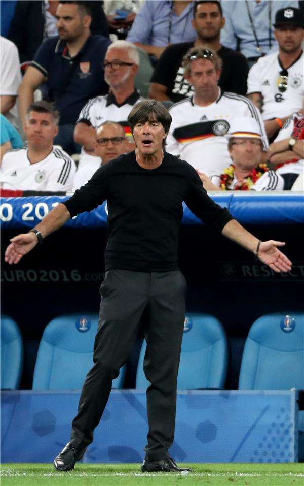 لوف يواجه تحديات جديدة