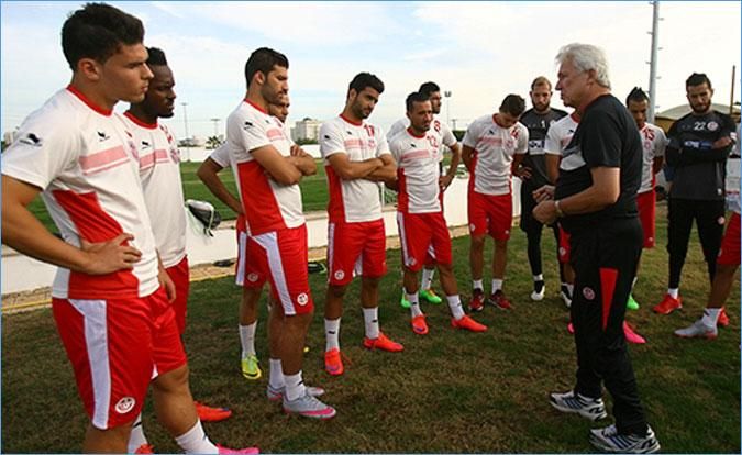 كاسبرجاك مع لاعبي منتخب تونس