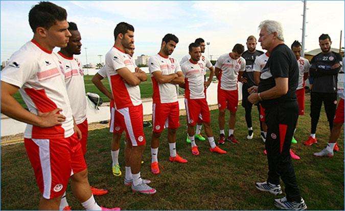 كاسبرجاك مع لاعبي منتخب تونس